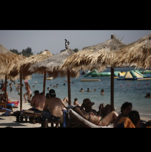 Гърците пропищяха от нашенци на плажа! Гъркиня показа какви ги вършат нощно време (СНИМКИ)