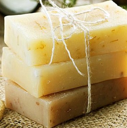 Направете натурален бебешки сапун с шоколад, мед или овесени ядки
