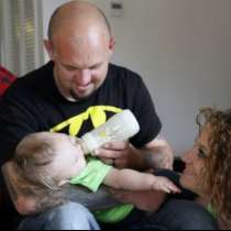 Медицинско чудо: Мъж с ампутирани гениталии сега е щастлив баща