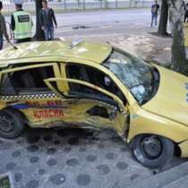 Жена загина в катастрофа с такси