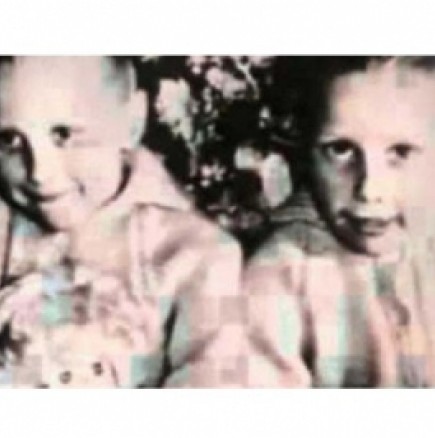 Зловеща мистерия обгръща случая с починали деца и две близначки 