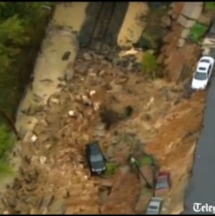 Огромна дупка погълна коли в центъра на Балтимор, евакуираха хора-Видео 