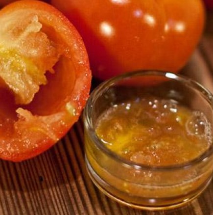 Маска за лице от домати и мед