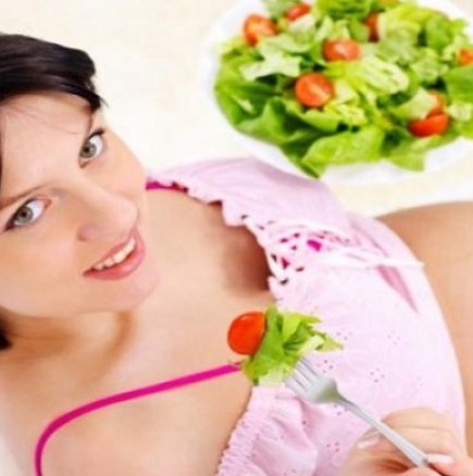 Защо зелените зеленчуци са важни за бременни жени