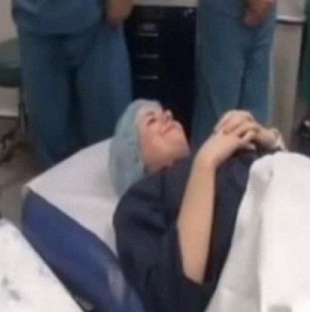 Скандално видео: Жена засне аборта си и го качи в интернет