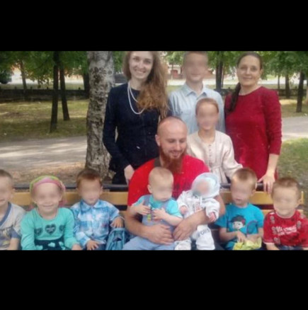 Иван има харем, в който е баща на 30 деца: Четирите му съпруги задължително спортуват, а когато чуете целта му - ще настръхнете