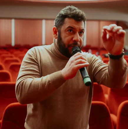 Актьорът Евгени Будинов с нова булка ще мине под венчилото! Причината за развода с Мариела: голи снимки в мрежата