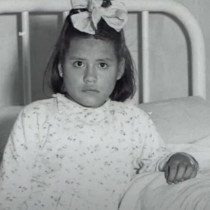 Тя роди сина си, когато беше само на 5 години: Тъжната история на най-младата майка в историята