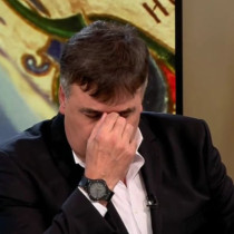 Веселин Маринов се разплака в ефир, докато разказваше за миналото си