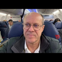 Този мъж предложи на жена в самолета 95 000 евро, за да направи едно нещо в самолет: Тя отказа и избяга с погнуса!