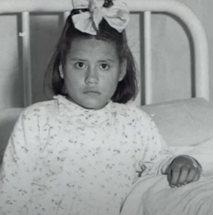 Тя роди сина си, когато беше само на 5 години: Тъжната история на най-младата майка в историята