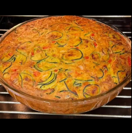 Бърза бъркана баница с тиквички - не вярвах, че е толкова вкусна, докато не опитах! Споделям с вас лесен шедьовър: