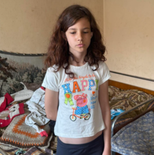10-годишната Малина стои 7 часа до трупа на баща си, докато майка й е на помен на баба й