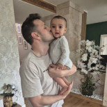 Сладката внучка на Сано проходи! Вижте колко е пораснала Беатрис (СНИМКИ)