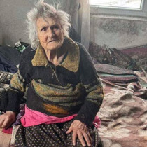 99-годишна баба Райна ближе захар, защото няма какво да яде: Искам по-бързо да умра, та да приключат мъките ми