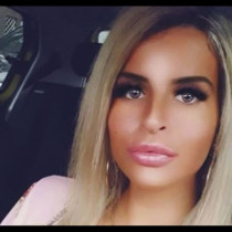 До преди 4 години Даниела беше обикновено момиче: След това промени лицето и тялото си драстично, а днес държи носа си в буркан!