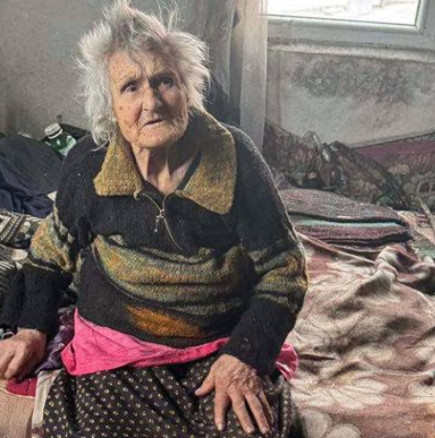 99-годишна баба Райна ближе захар, защото няма какво да яде: Искам по-бързо да умра, та да приключат мъките ми