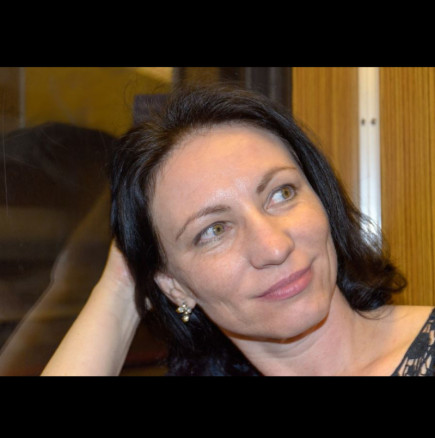 Аз съм жена над 40 години, която има мъж с 15 години по-млад: Той може да ми е син, но не е, така че спрете да клюкарствате за мен