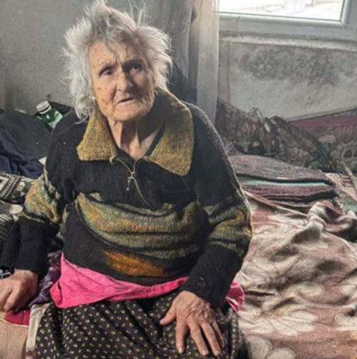 99-годишна баба Райна ближе захар, защото няма какво да яде: Искам по-бързо да умра, та да приключат мъките ми