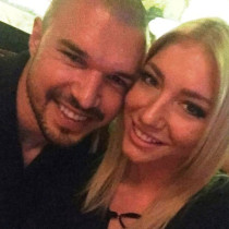 Любимата на Божинов показа бременно коремче-Снимка