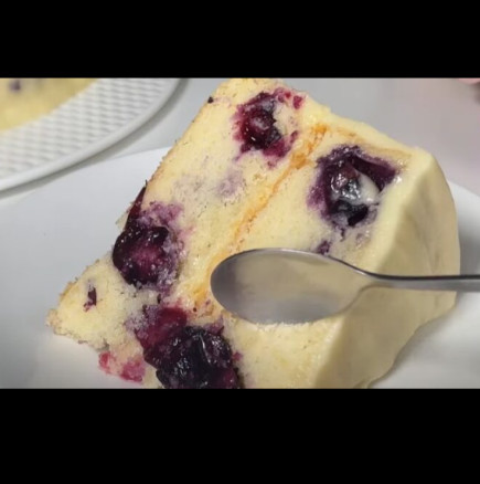 Два сладоледени крема и боровинки - най-вкусното лятно изкушение, става за 5 минути!