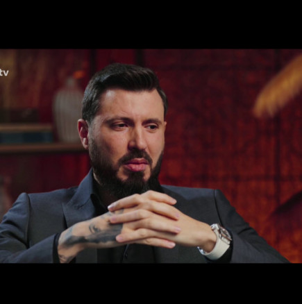 Елвиса се ожали: Предадоха ме, забиха ми нож в гърба!