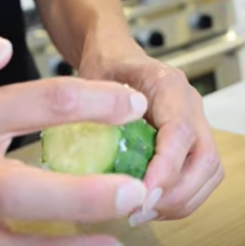 Купихте горчива краставица? Жената показа как да я направите отново вкусна, много е просто!