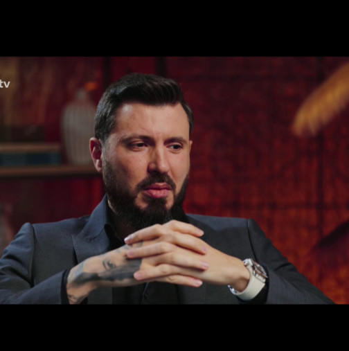 Елвиса се ожали: Предадоха ме, забиха ми нож в гърба!