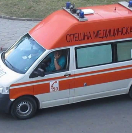 Жена почина, две деца и двама възрастни ранени в тежка катастрофа