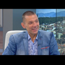 Като Барби и Кен!  Крум Савов (65) и ослепителната му съпруга събраха очите с красиви тела на плажа (СНИМКИ)