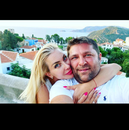 Запознанството им е като сценарий за филм, а днес вече чакат трето детенце - невероятната история на Антония и Ивайло Батинкови