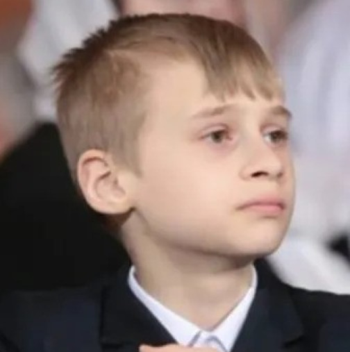 Това е жената, която роди ТАЙНИЯ СИН на Владимир Путин, НАЙ-САМОТНОТО МОМЧЕ НА РУСИЯ: 