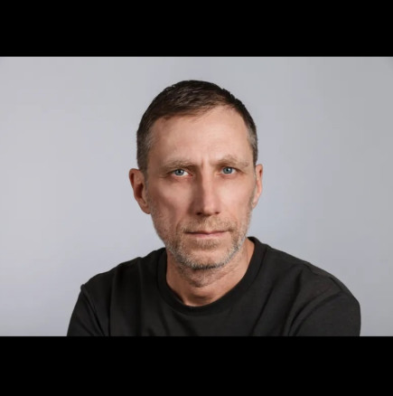 Най-щурата любовна история, която раздели интернет: „Жена ми ми изневери с шефа си - затова аз се ожених за дъщеря му“