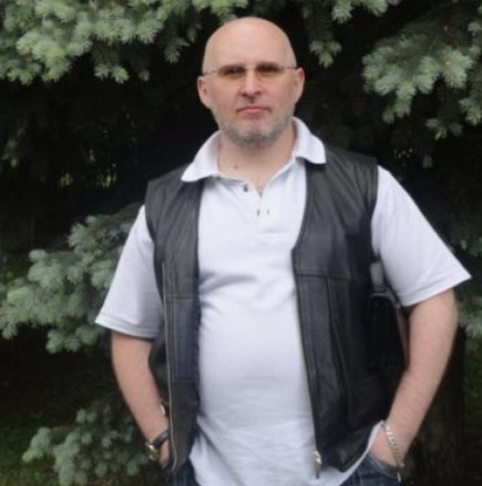 Моят близък приятел на 54 години напусна жена си (с която бяха заедно 25 години) заради 32-годишно момиче, но не издържаха дори 4 месеца. Какво се обърка?
