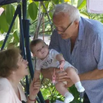 Соня (57) и Марко (69): „Не очаквахме да имаме дете, но ето го, толкова сме щастливи“