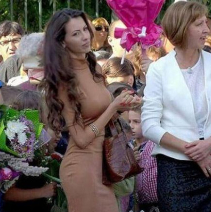 Помните ли най-секси учителката в България? Събра очите на плажа с изваяно тяло (СНИМКИ)