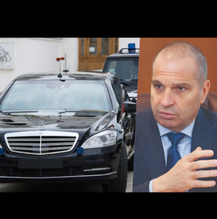 Извънредно: Инцидент с автомобила на вицепремиера Гроздан Караджов тази сутрин, щетите са значителни