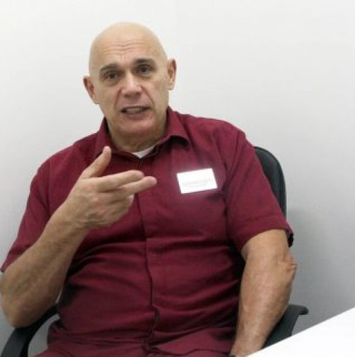 „Дори не е нужно да ходите никъде, просто легнете на пода у дома!“ Само едно упражнение ще помогне при болки в ставите