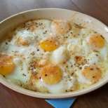 Яйца на очи на фурна с кисело мляко