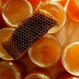 Защо е полезен пчелният клей