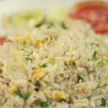 Пържен ориз с яйца и зелен лук