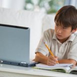 Как да предпазим децата си да не стоят дълго пред компютъра