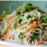 Виетнамска салата с оризови спагети