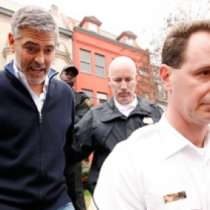 Джордж Клуни и баща му-арестувани!