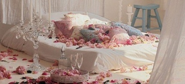 Как да украсим романтично спалнята за Свети Валентин