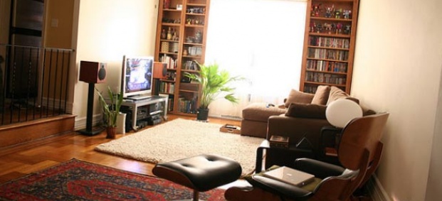 Как да подредим мебелите в дневната около плоския телевизор