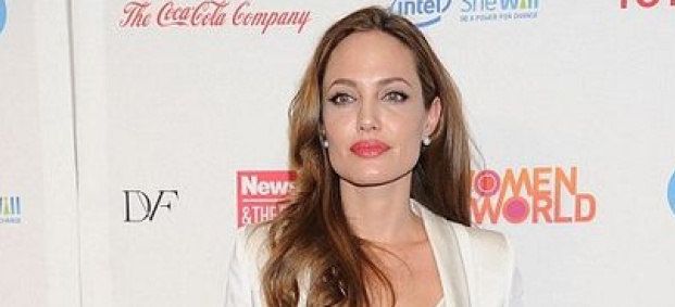 Анджелина Джоли мина от рокля, на панталон