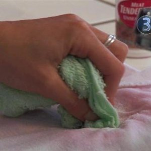 Как да почистим петна по дрехите