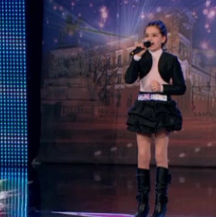Десетгодишната Борислава излиза на полуфинал в „България търси талант”