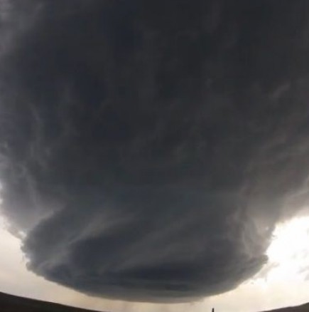 Вижте най-страховитата буря на видео